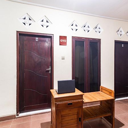 Hotel Oyo Life 93504 Kost Krisna à Temukus Extérieur photo