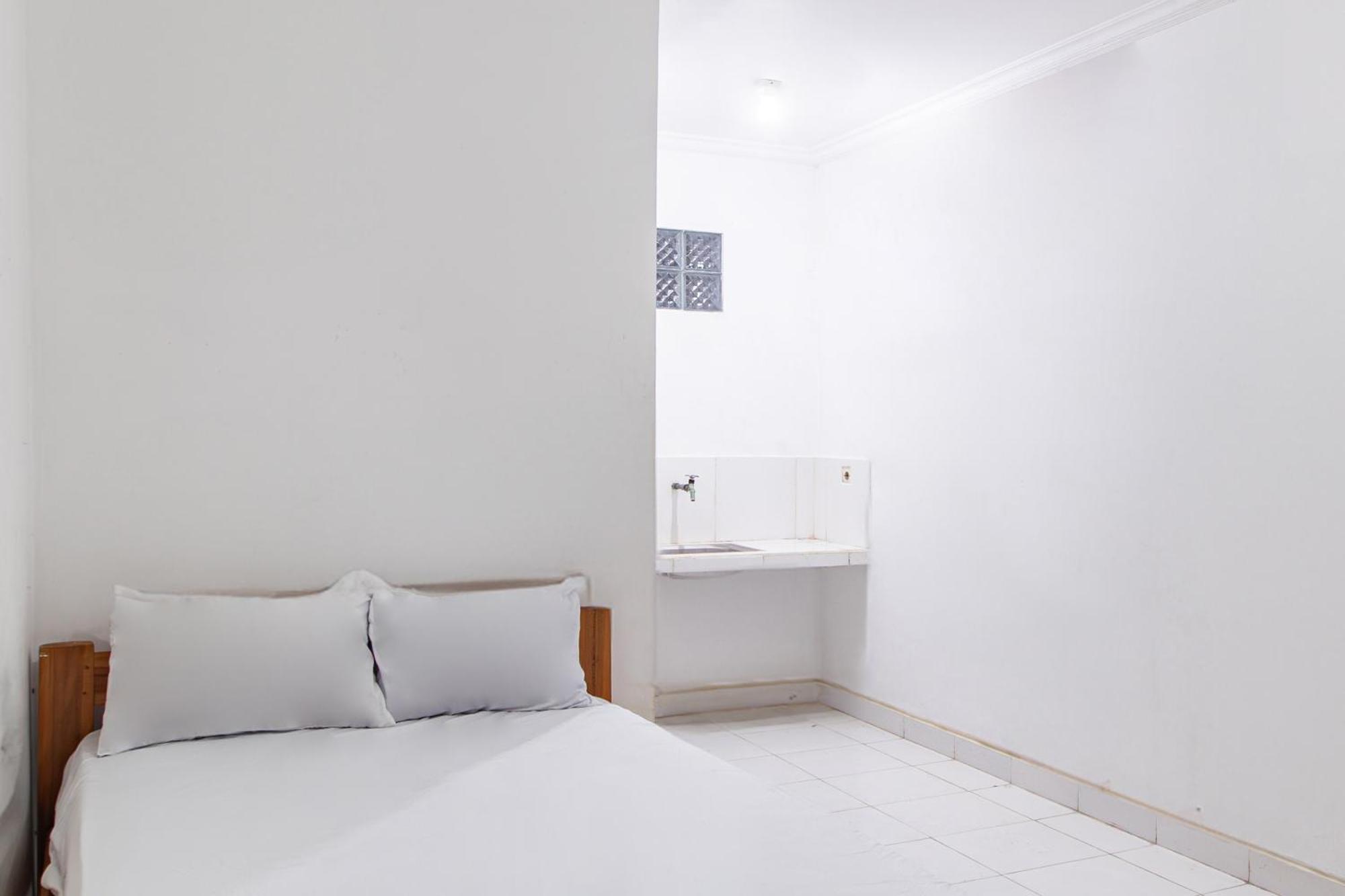 Hotel Oyo Life 93504 Kost Krisna à Temukus Extérieur photo