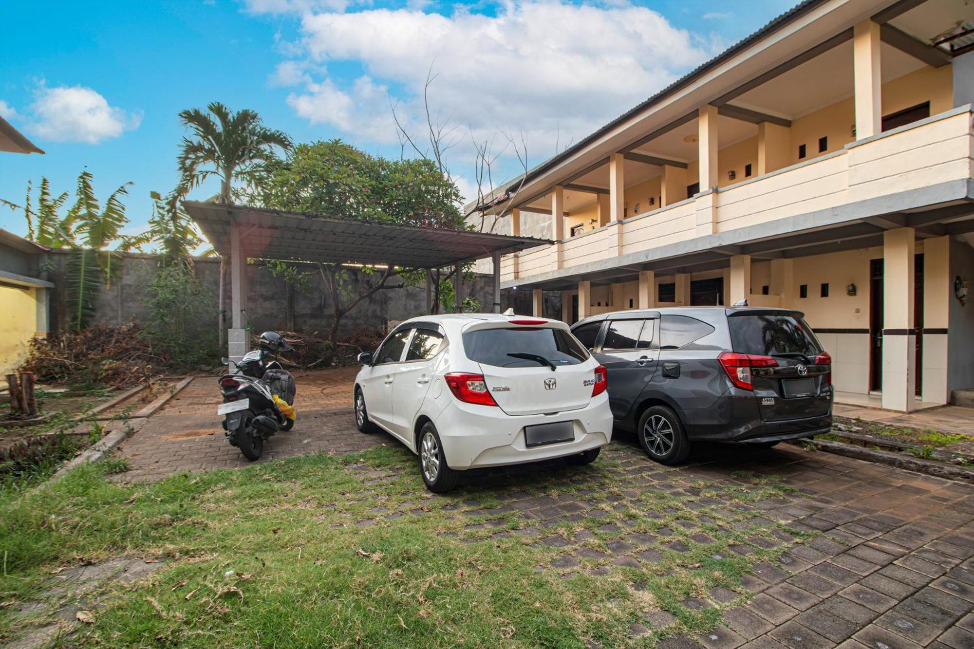 Hotel Oyo Life 93504 Kost Krisna à Temukus Extérieur photo