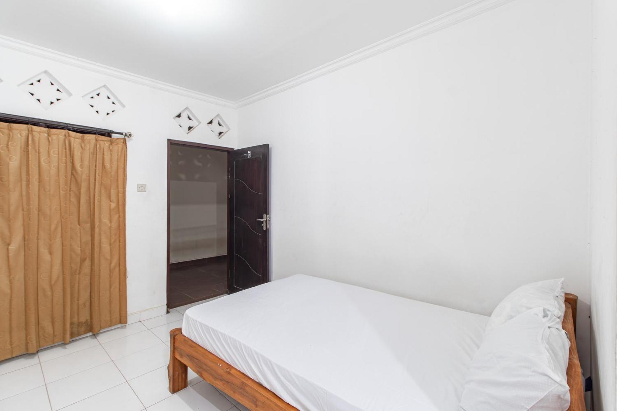 Hotel Oyo Life 93504 Kost Krisna à Temukus Extérieur photo