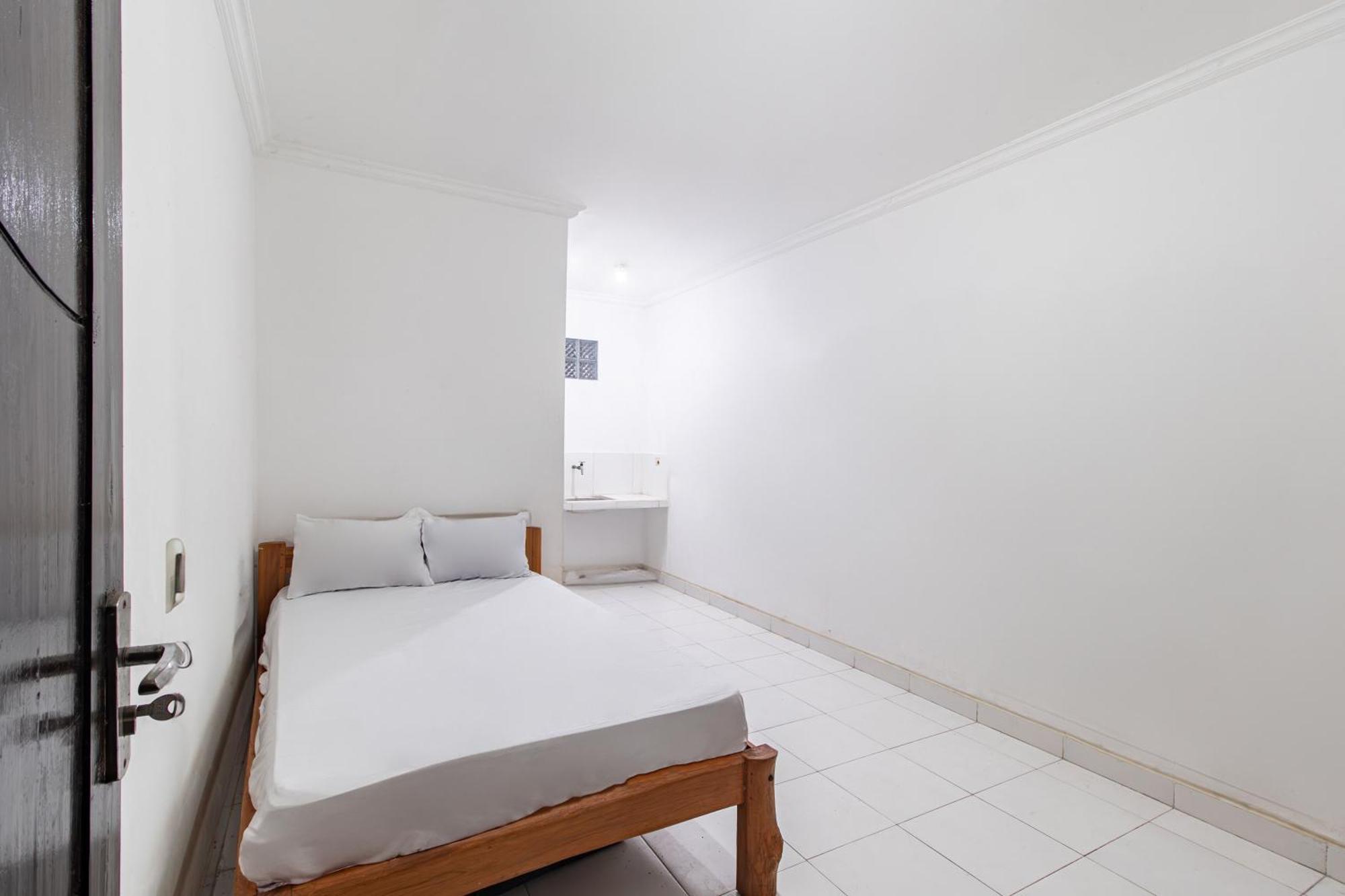 Hotel Oyo Life 93504 Kost Krisna à Temukus Extérieur photo